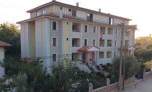 Ula Aslan Apart